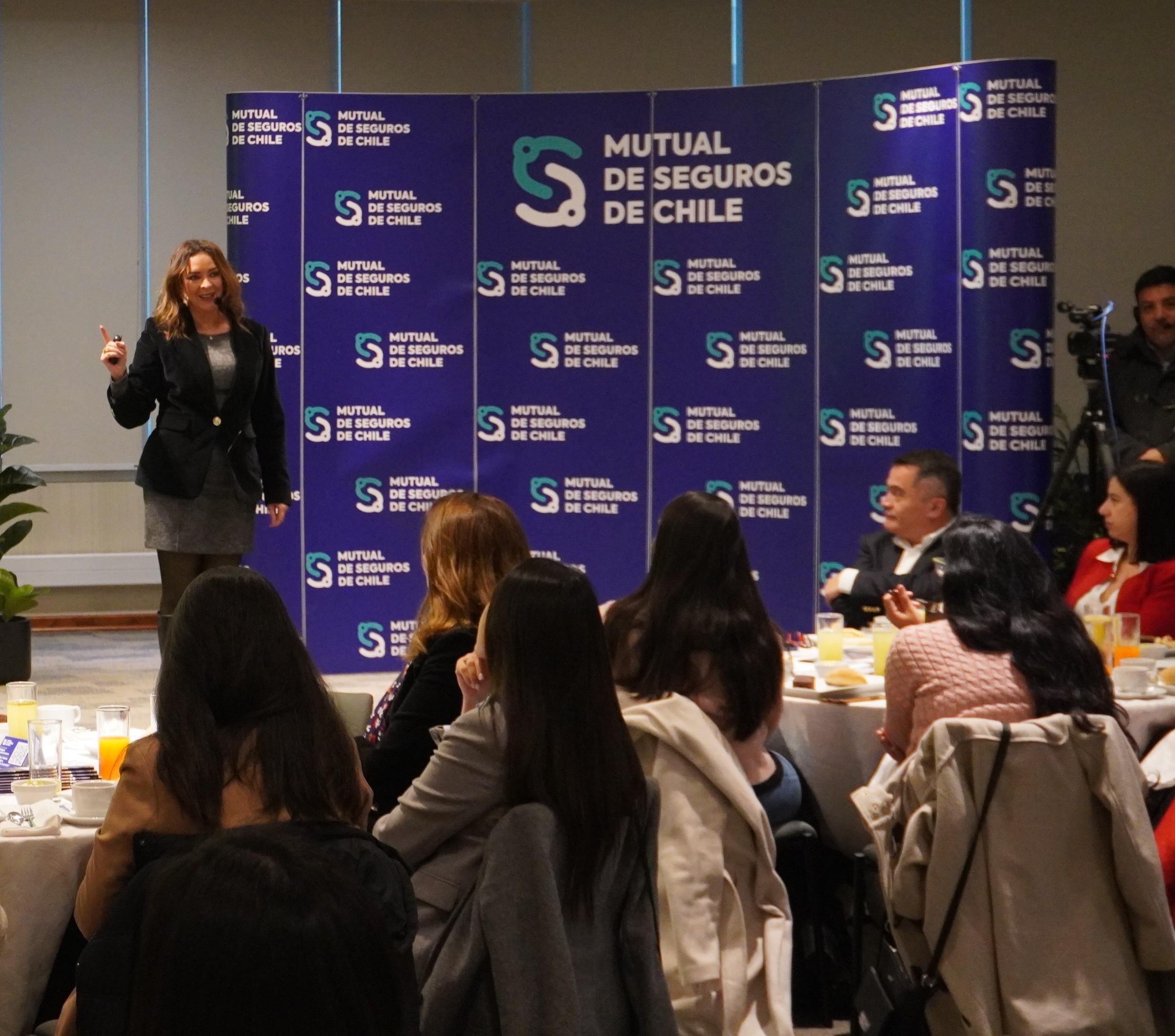 Con charla de Denisse Goldfarb sobre futuro del trabajo y talento se inició el ciclo 