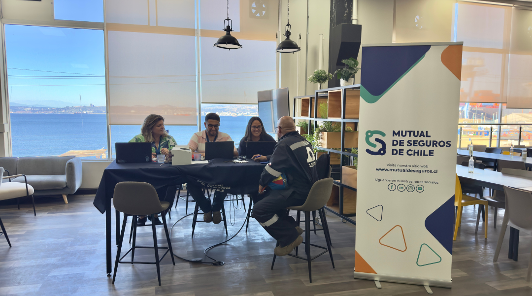 Mutual de Seguros de Chile fortalece su vínculo con colaboradores de ASMAR en jornada de asesoría en terreno